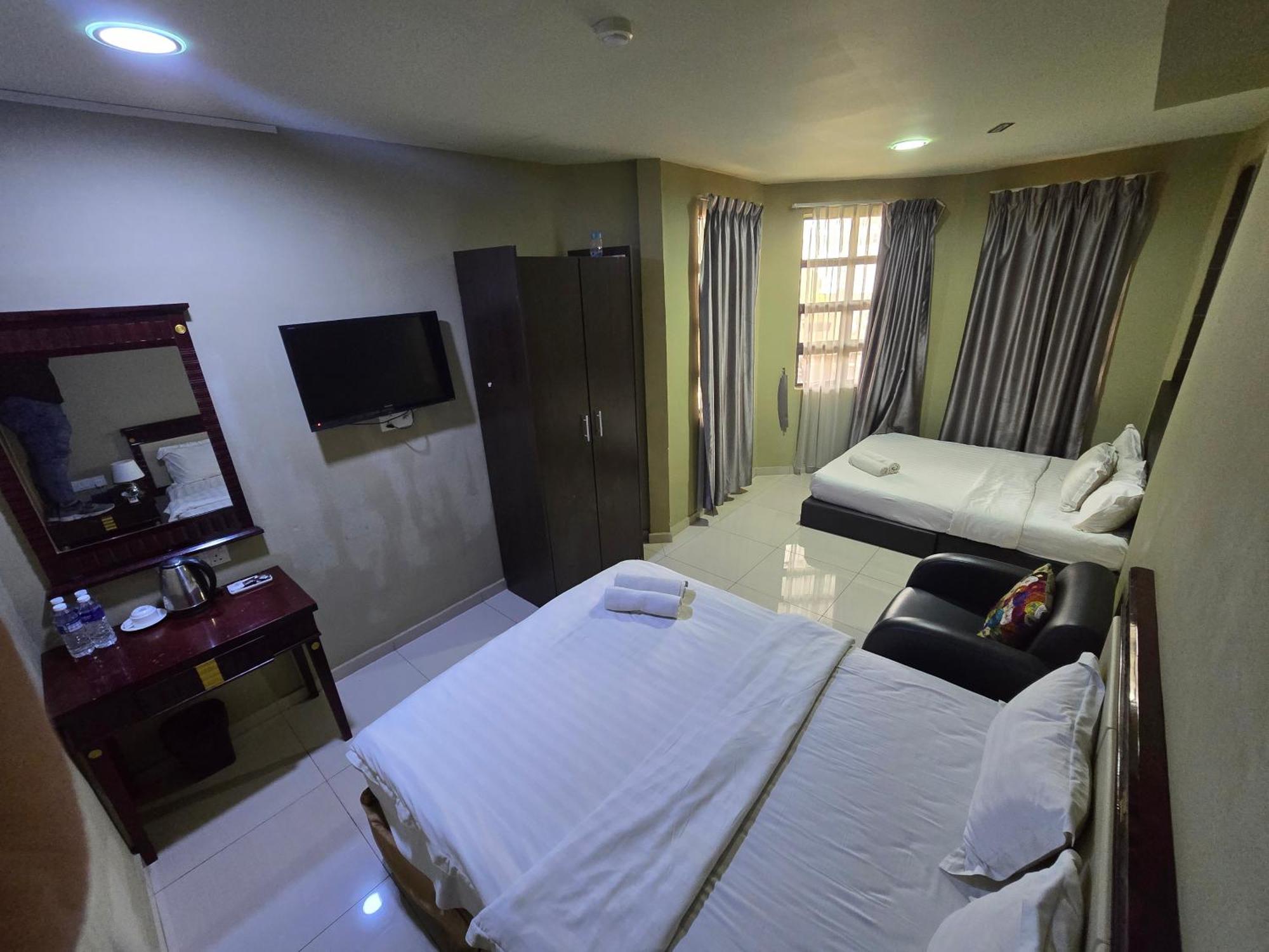 Hotel Al Amin Куала Лумпур Екстериор снимка